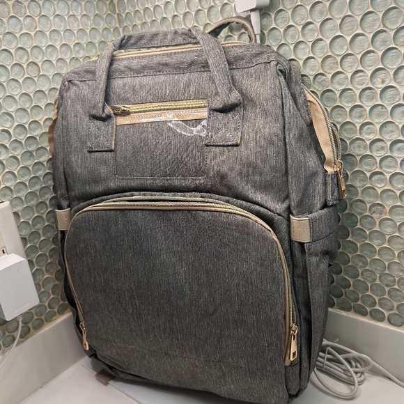 2 in 1 Baby Crib & Diaper Bag Backpack with Padded Straps & Plenty of Storage - Picture 1 of 9